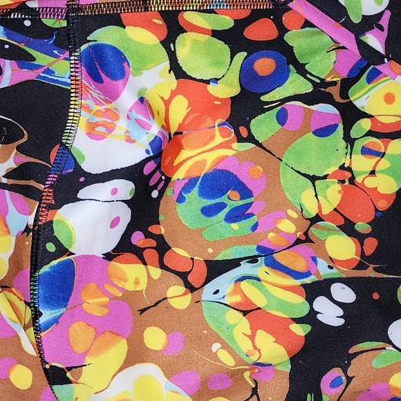 Fabletics 365+ Motion Vibrant Colored Set - Picture 3 of 5